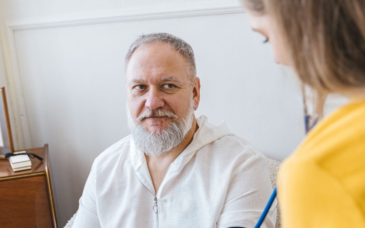Nurse checking an elderly patient during a Medicare covered home health visit